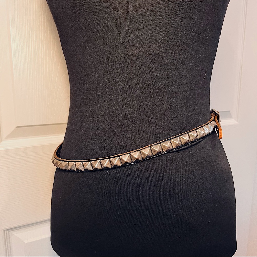 VINTAGE LEATHER BELT 1986 silver tone detailing entire length 33”